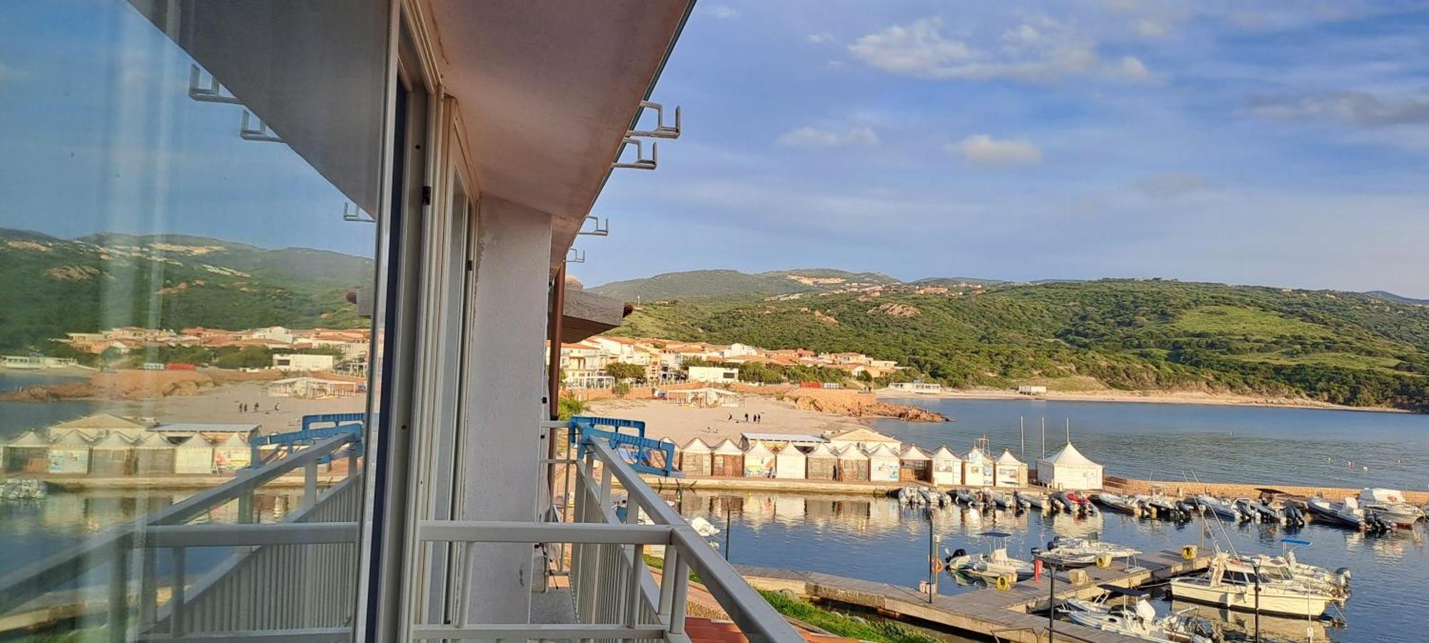 Fronte Mare Bella Vista Appartement Isola Rossa Buitenkant foto